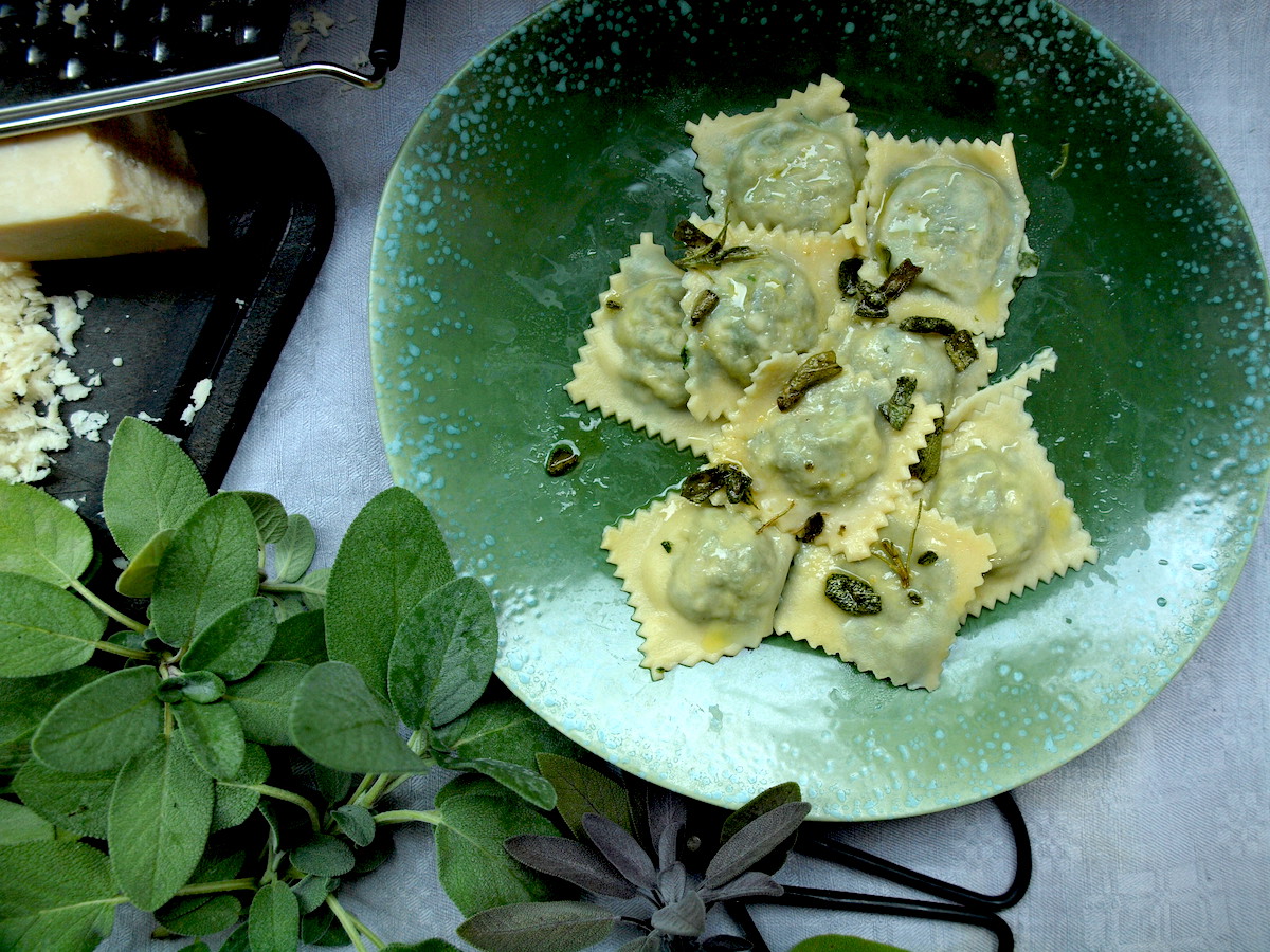 Super Food: Brennnessel-Ravioli mit Salbei-Butter | alles aus dem garten