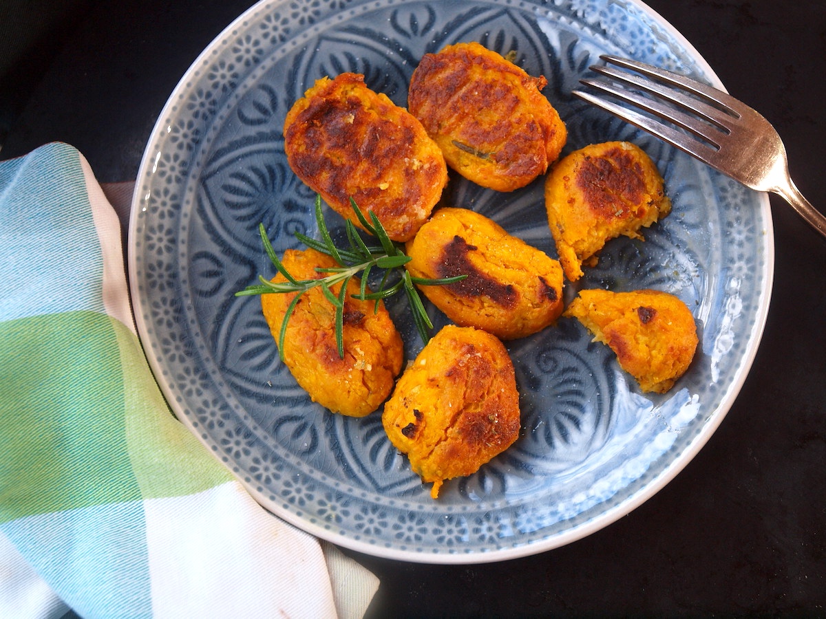 Kürbis-Klößchen mit Steinpilz und Rosmarin | alles aus dem garten