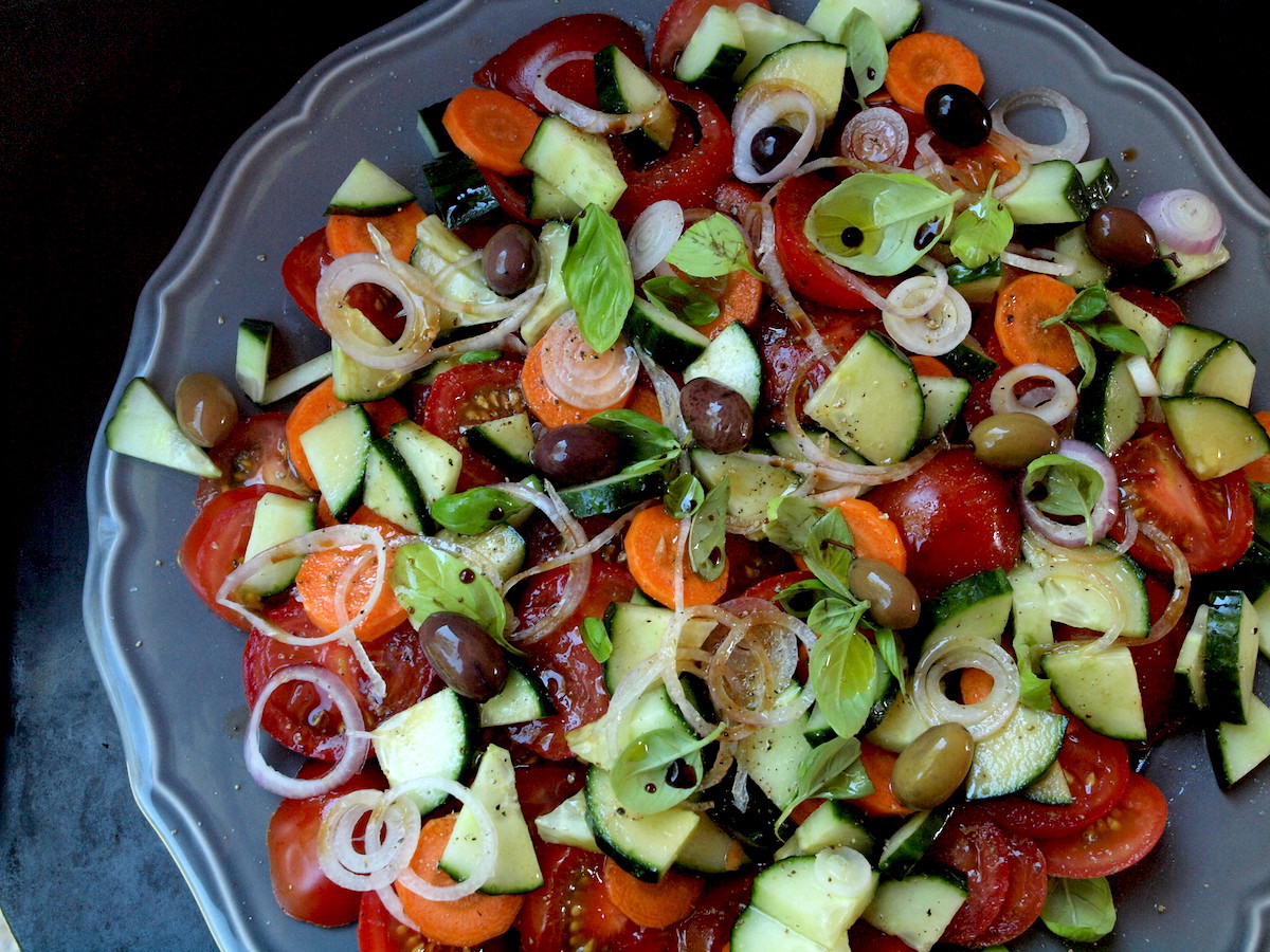Tomaten-Gurken-Möhren-Salat | alles aus dem garten